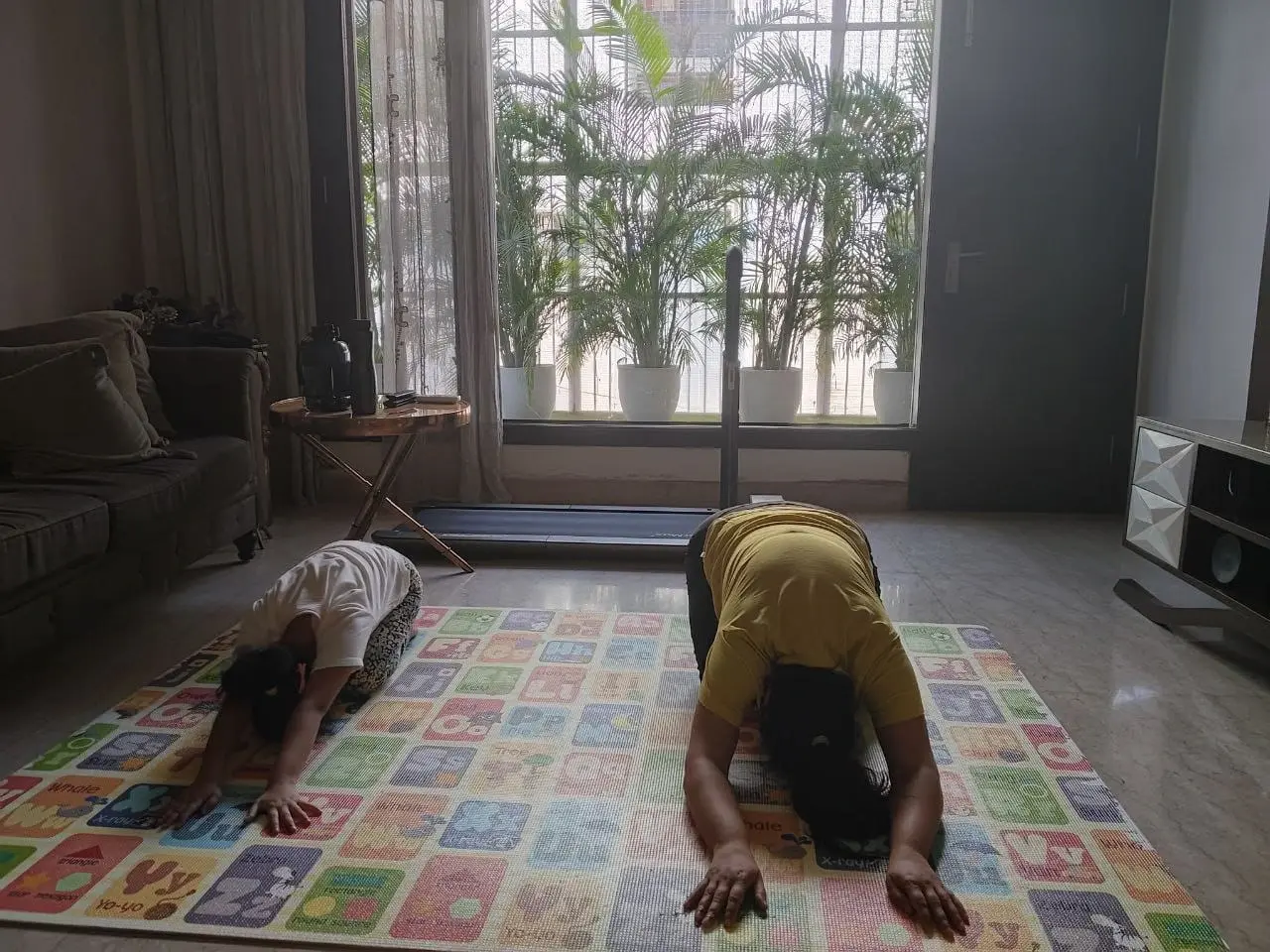 1-on-1 kids yoga session at home